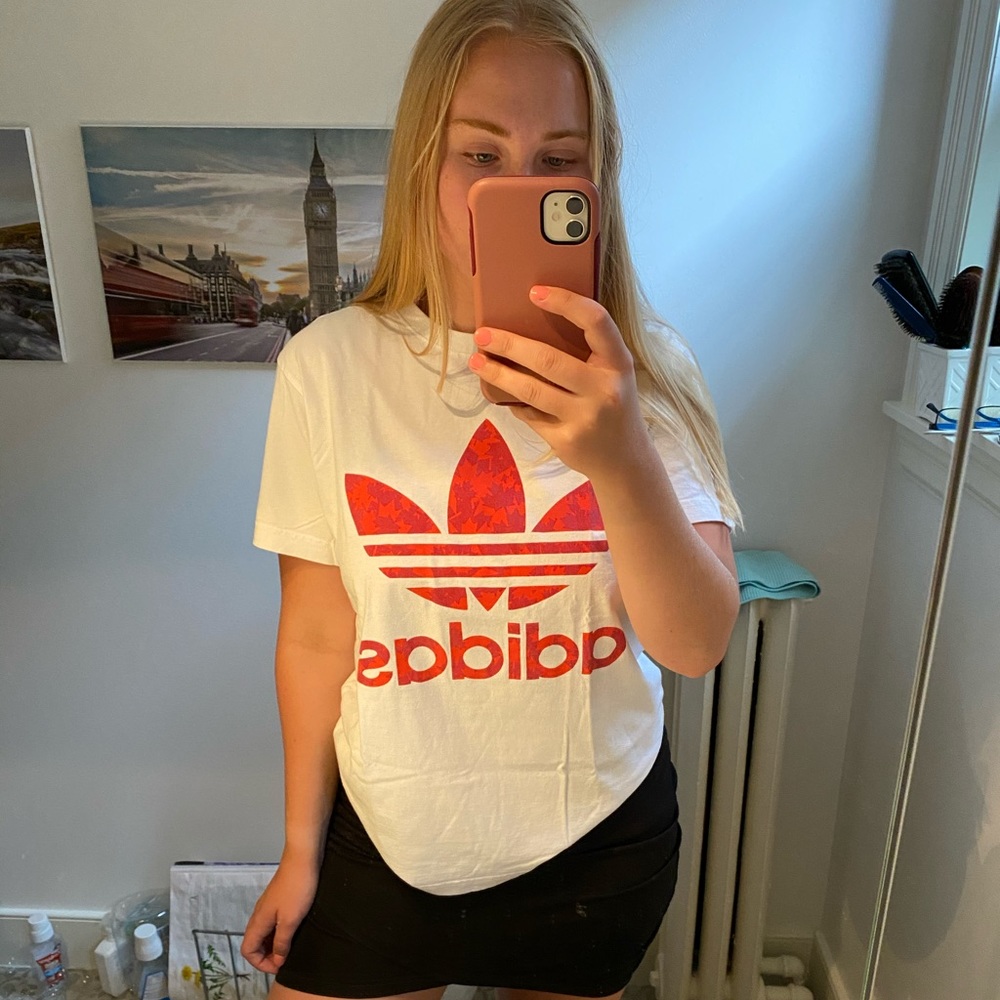 Vintage Adidas Canada Maple Leaf t-shirt